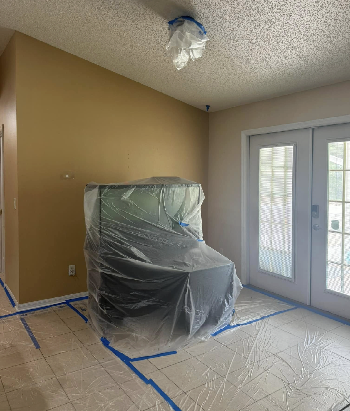 Residential interior painting project 05 (Before)